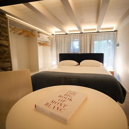 V&V Rentroom Design Gignod Chambre photo