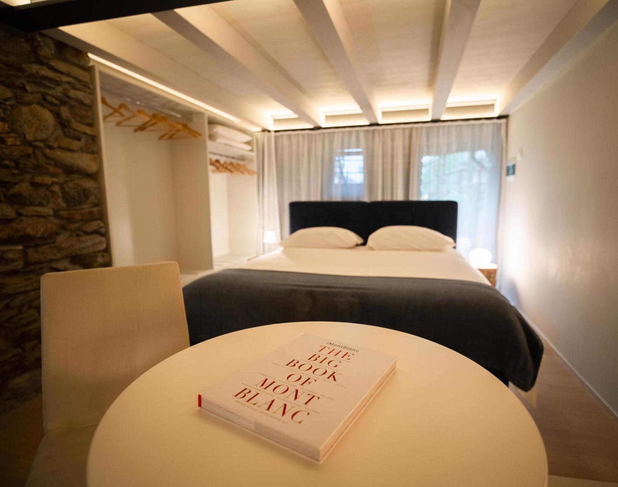 V&V Rentroom Design Gignod Chambre photo